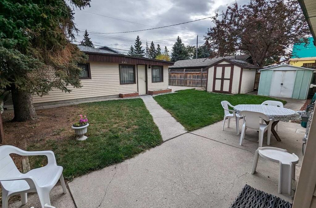 3344 Lakeside Crescent SW